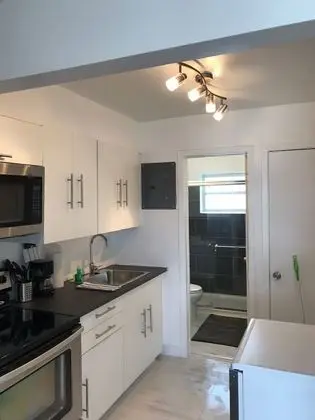 Hallandale Beach Apartments - Mutfak
