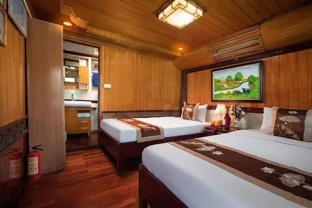 Halong Bay Cruise For Backpackers - Oda