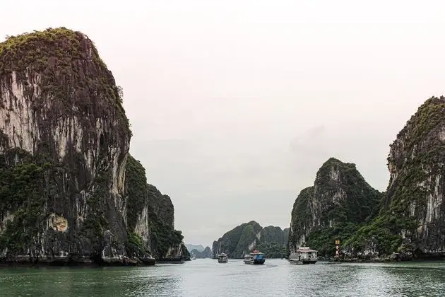 Halong Bay Overnight Cruise - Plaj