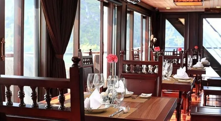 Halong Canary Cruise - Yerinde Yemek