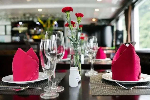 Halong Carina Cruise - Yerinde Yemek