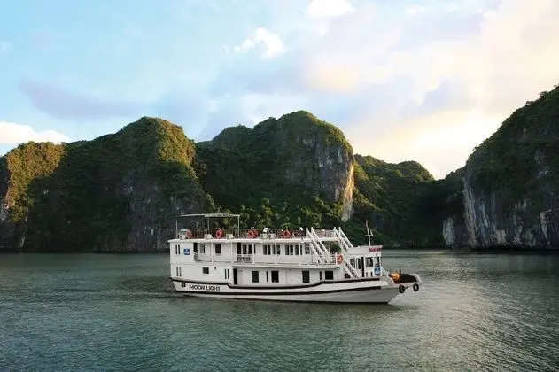 Halong Moonlight Cruises