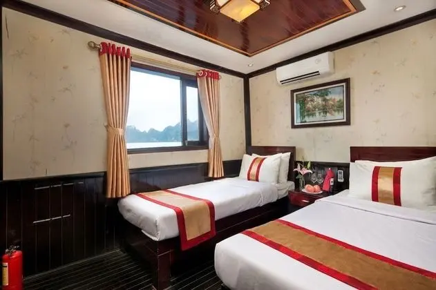 Halong Moonlight Cruises - Oda
