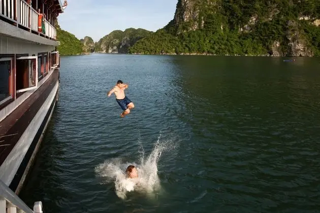 Halong Royal Palace Cruise - Havuz
