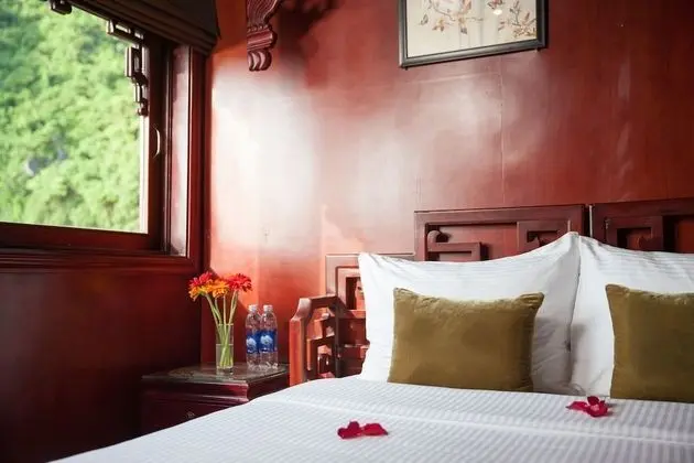 Halong Royal Palace Cruise - Oda