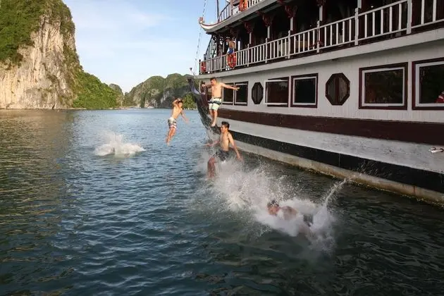 Halong Royal Palace Cruise - Plaj