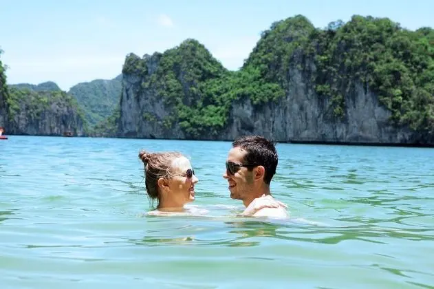 Halong Seasun Cruise - Plaj