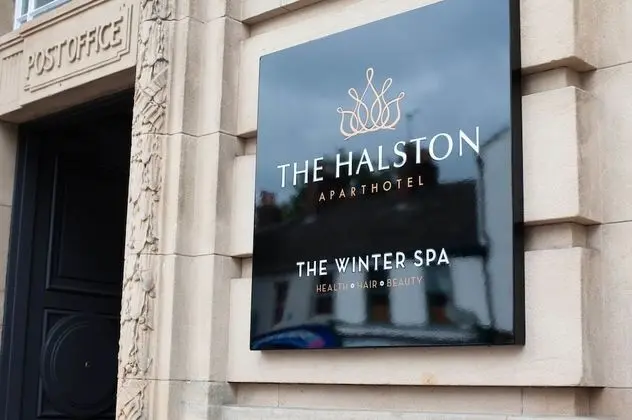 The Halston - Lobi