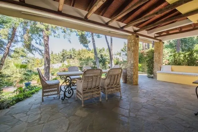 halu! Luxurious Sani Villa w Pool