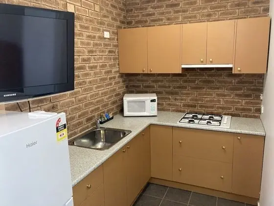 Hamilton's Henry Parkes Motor Inn, Parkes - Mutfak