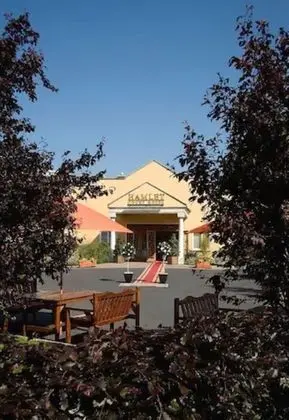 Hamlet Court Hotel - Dış Mekan