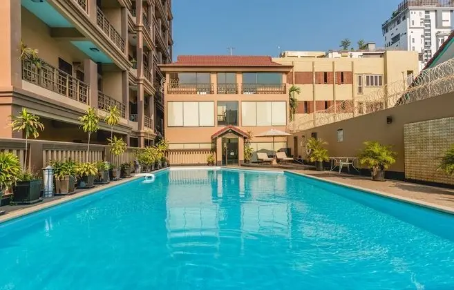Hampton Hotel & Apartment - Havuz