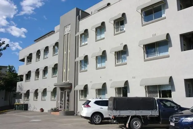 Hampton Court Apartments - Dış Mekan