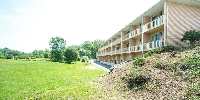 Hampton Falls Inn