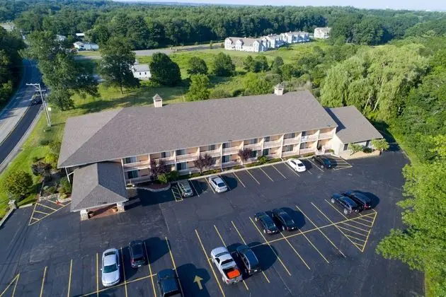 Hampton Falls Inn - 1