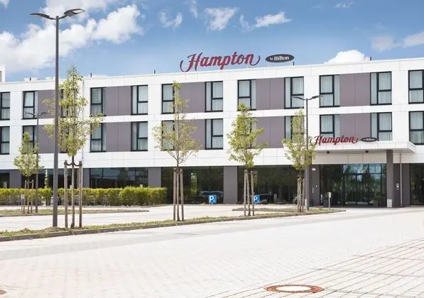 Hampton by Hilton Munich Airport South - Dış Mekan