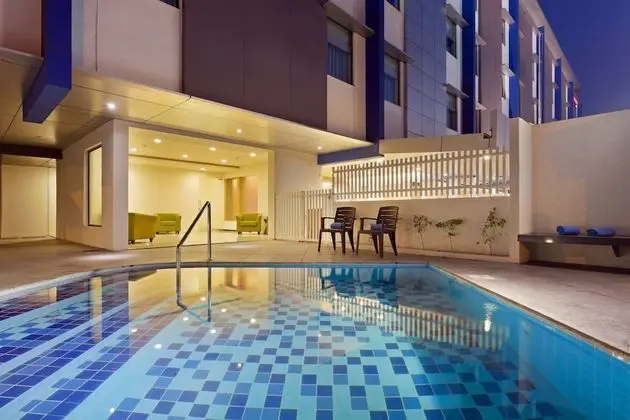 Hampton by Hilton Vadodara-Alkapuri - Havuz