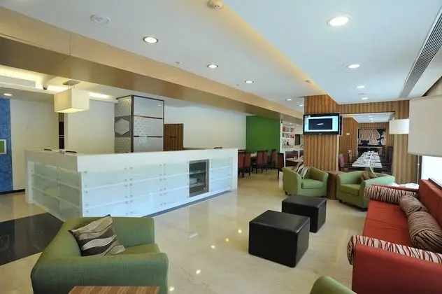 Hampton by Hilton Vadodara-Alkapuri - Lobi