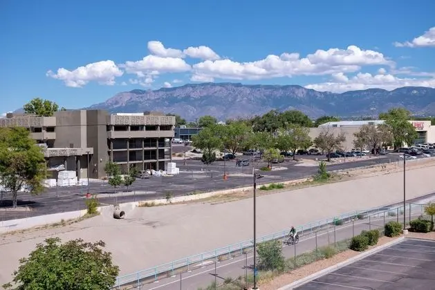 Hampton Inn Albuquerque-University/Midtown - Genel
