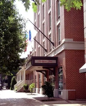 Hampton Inn Alexandria-Old Town/King St. Metro - Dış Mekan