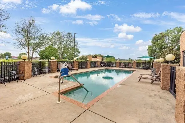 Hampton Inn Atmore, AL - Havuz
