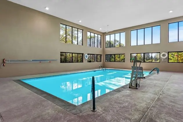 Hampton Inn Bardstown - Havuz