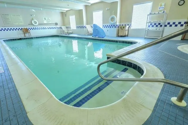 Hampton Inn Batavia - Havuz
