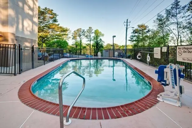 Hampton Inn Birmingham/Mountain Brook - Havuz