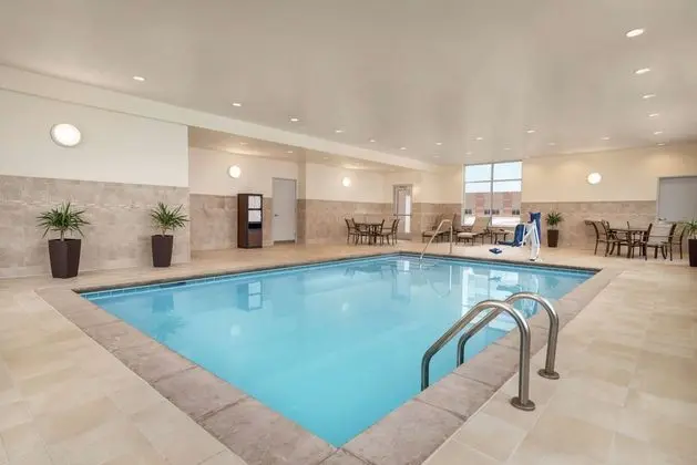 Hampton Inn Brooklyn Park, MN - Havuz