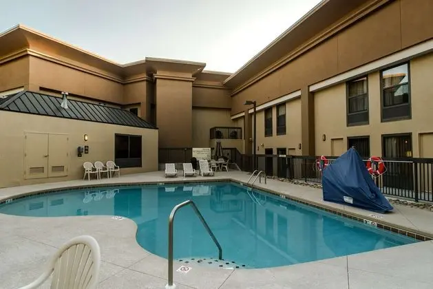 Hampton Inn Caryville-I-75/Cove Lake-State Park - Havuz