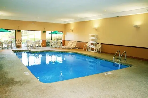 Hampton Inn Cedar Rapids - Havuz