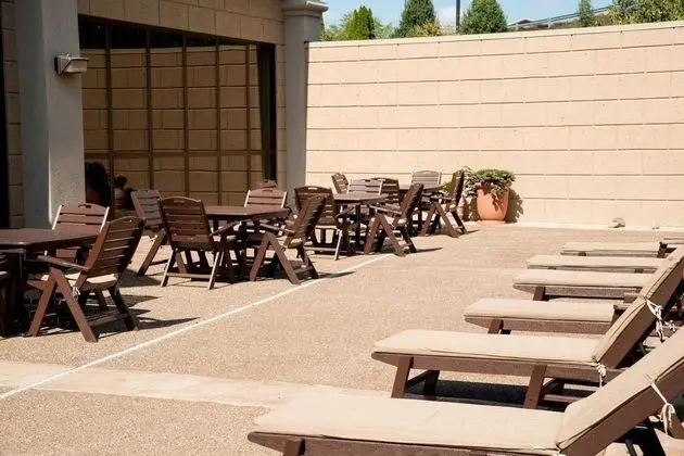 Hampton Inn Charleston-Southridge 