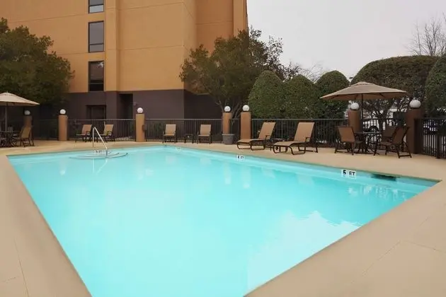 Hampton Inn Charlotte-University Place - Havuz