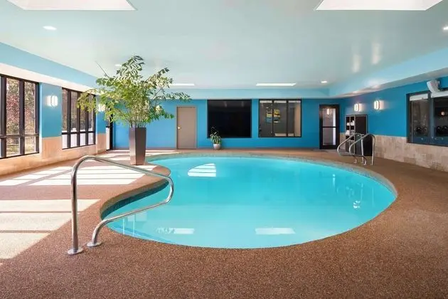 Hampton Inn Chicopee/Springfield - Havuz