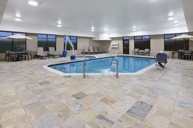 Hampton Inn Cleveland Airport-Tiedeman Rd - Havuz
