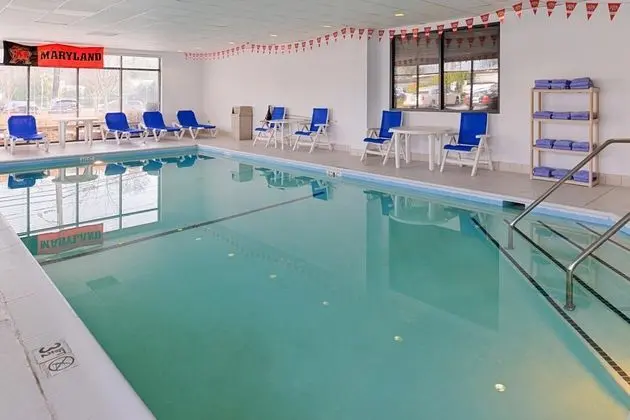 Hampton Inn College Park - Havuz