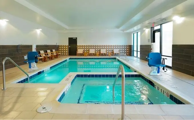 Hampton Inn Colorado Springs I-25 Central - Havuz