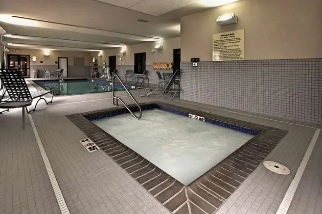 Hampton Inn Defiance - Havuz