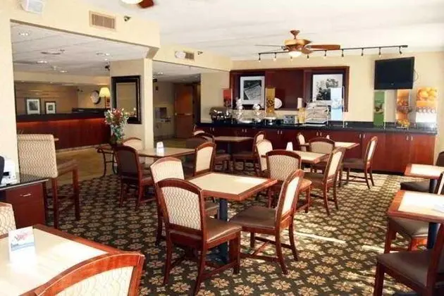 Hampton Inn Des Moines Airport - Genel
