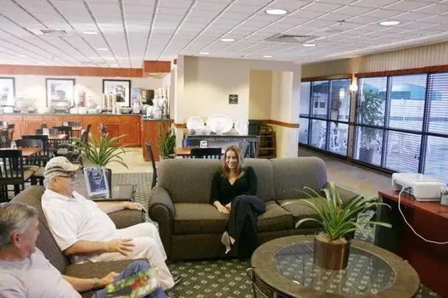Hampton Inn Detroit/Belleville-Airport Area - Genel