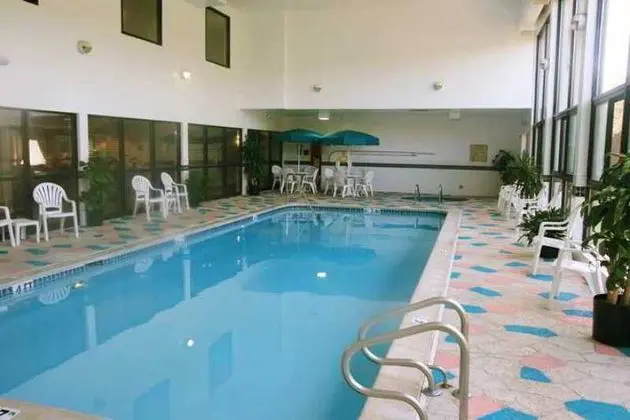 Hampton Inn Detroit/Belleville-Airport Area - Genel