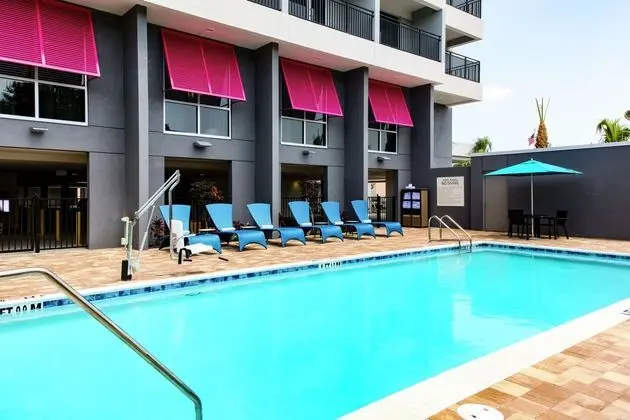 HAMPTON INN DUNEDIN FL - Havuz