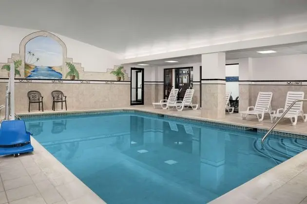 Hampton Inn Easton - Havuz