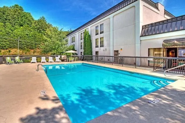 Hampton Inn Franklin - Havuz