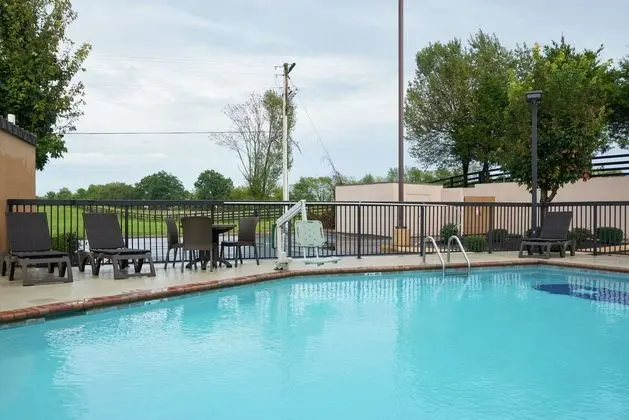 Hampton Inn Franklin - Havuz