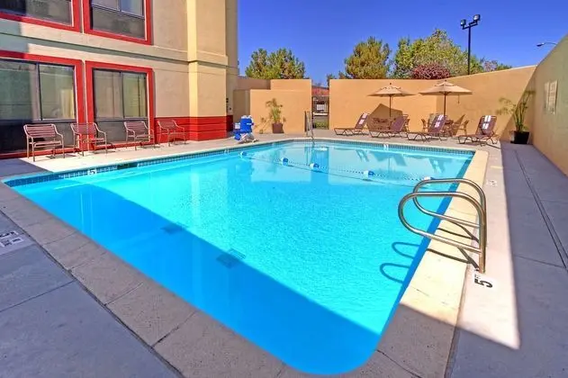 Hampton Inn Fremont - Havuz