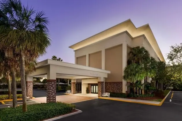 Hampton Inn Ft. Lauderdale-Cypress Creek - Dış Mekan