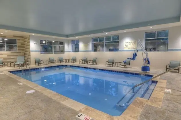 Hampton Inn Gatlinburg Historic Nature Trail - Havuz