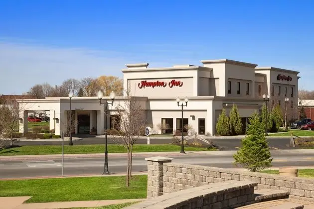 Hampton Inn Geneva - Dış Mekan