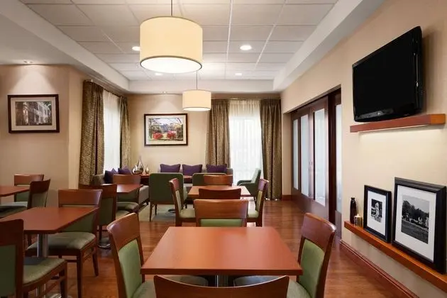 Hampton Inn Geneva - Lobi
